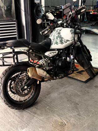 ROYAL ENFIELD HIMALAYAN 450 KAMET WHITE ROYAL ENFIELD HIMALAYAN 450 KAMET WHITE